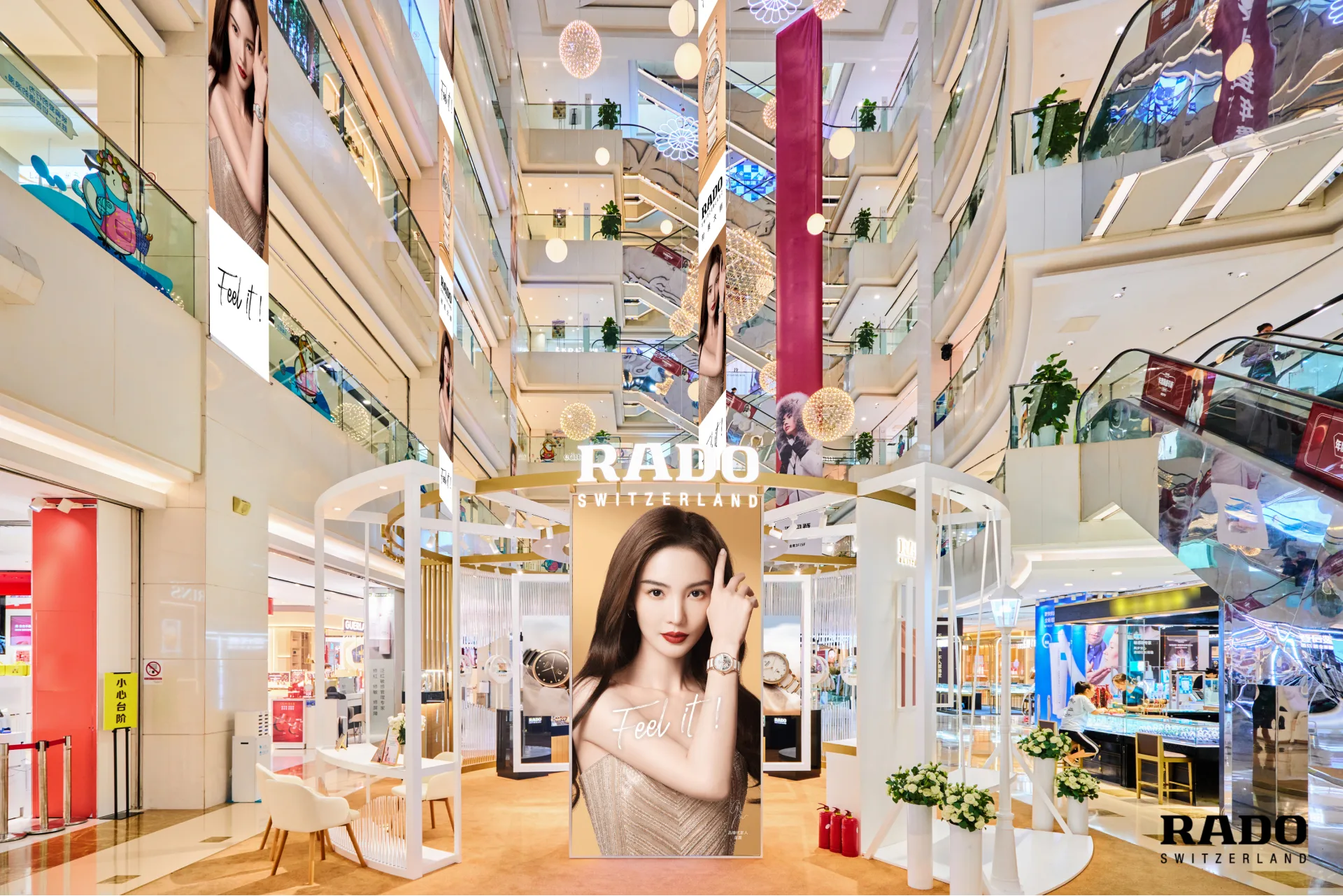 空镜-背视图（含吊旗竖幅）
